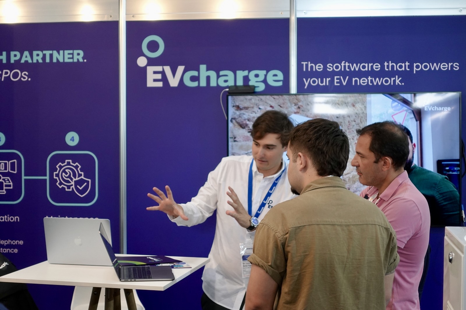 Presentación software EVcharge feria internacional